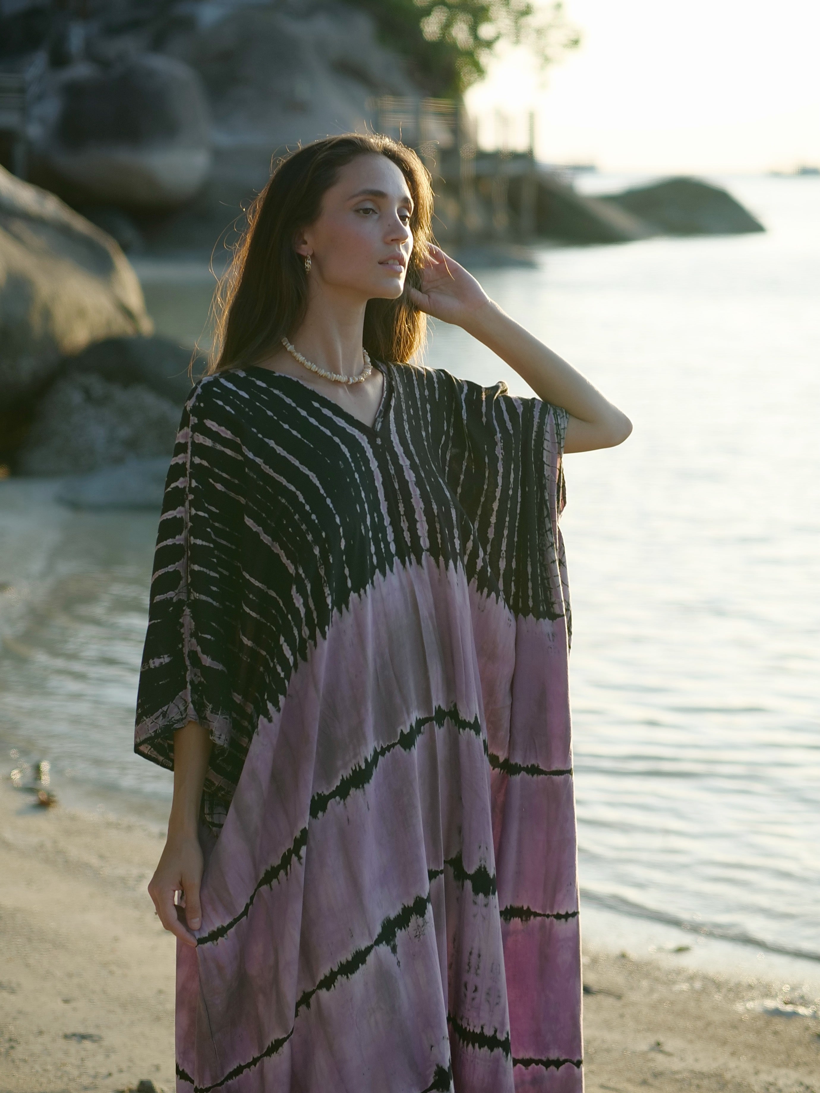 Effortless Summer Style: How to Rock a Hand Tie-Dye Kimono or Kaftan on Your Vacation